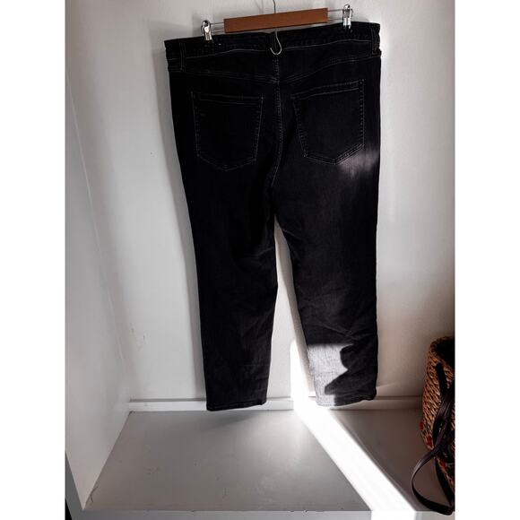 Lane Bryant Mid Rise Signature Fit Straight Jeans Black Size 18 - Picture 2 of 10